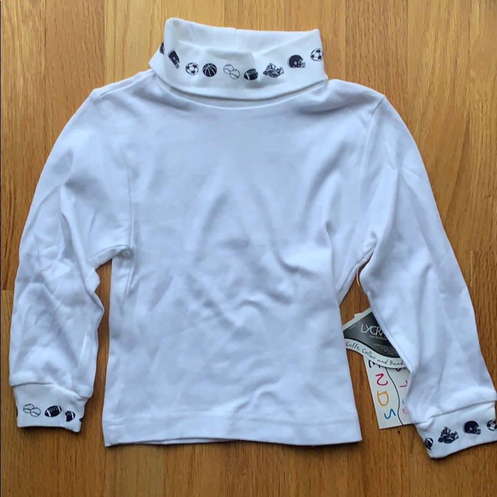 🌺 NWT T-Neck S2T
